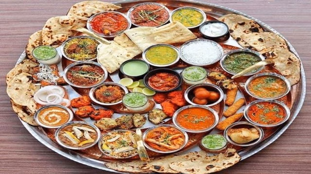 खाने के हैं शौकीन तो जिंदगी में जरूर उठाएं इन जगहों का स्वाद 