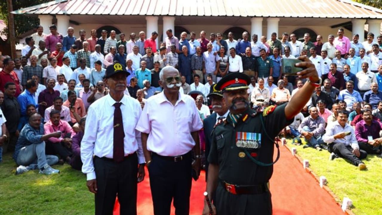 രക്തരൂക്ഷിത കലാപം, ജീവൻ പണയംവച്ചിറങ്ങി വിജയം, നിയോഗിക്കപ്പെട്ടത് ശ്രീലങ്കയിൽ; സൈനിക കൂട്ടം വീണ്ടും ഒന്നിച്ചു രക്തരൂക്ഷിത കലാപം, ജീവൻ പണയംവച്ചിറങ്ങി വിജയം, നിയോഗിക്കപ്പെട്ടത് ശ്രീലങ്കയിൽ; സൈനിക കൂട്ടം വീണ്ടും ഒന്നിച്ചു