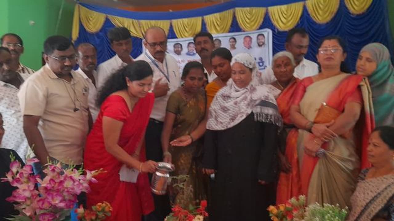 ಗ್ಯಾರಂಟಿ ಯೋಜನೆಗಳಿಗೆ ಅರ್ಹ ಫಲಾನುಭವಿಗಳು ಹೆಸರು ನೋಂದಾಯಿಸಲು ಕರೆ ಗ್ಯಾರಂಟಿ ಯೋಜನೆಗಳಿಗೆ ಅರ್ಹ ಫಲಾನುಭವಿಗಳು ಹೆಸರು ನೋಂದಾಯಿಸಲು ಕರೆ