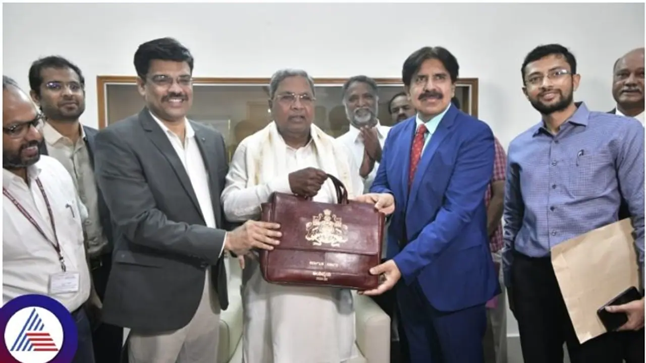 2024ರ ಕರ್ನಾಟಕ ಬಜೆಟ್ ಮಂಡನೆಯಲ್ಲಿ ಹೊಸ ಸಂಪ್ರದಾಯಕ್ಕೆ ನಾಂದಿ ಹಾಡಿದ ಸಿಎಂ ಸಿದ್ದರಾಮಯ್ಯ! 2024ರ ಕರ್ನಾಟಕ ಬಜೆಟ್ ಮಂಡನೆಯಲ್ಲಿ ಹೊಸ ಸಂಪ್ರದಾಯಕ್ಕೆ ನಾಂದಿ ಹಾಡಿದ ಸಿಎಂ ಸಿದ್ದರಾಮಯ್ಯ!