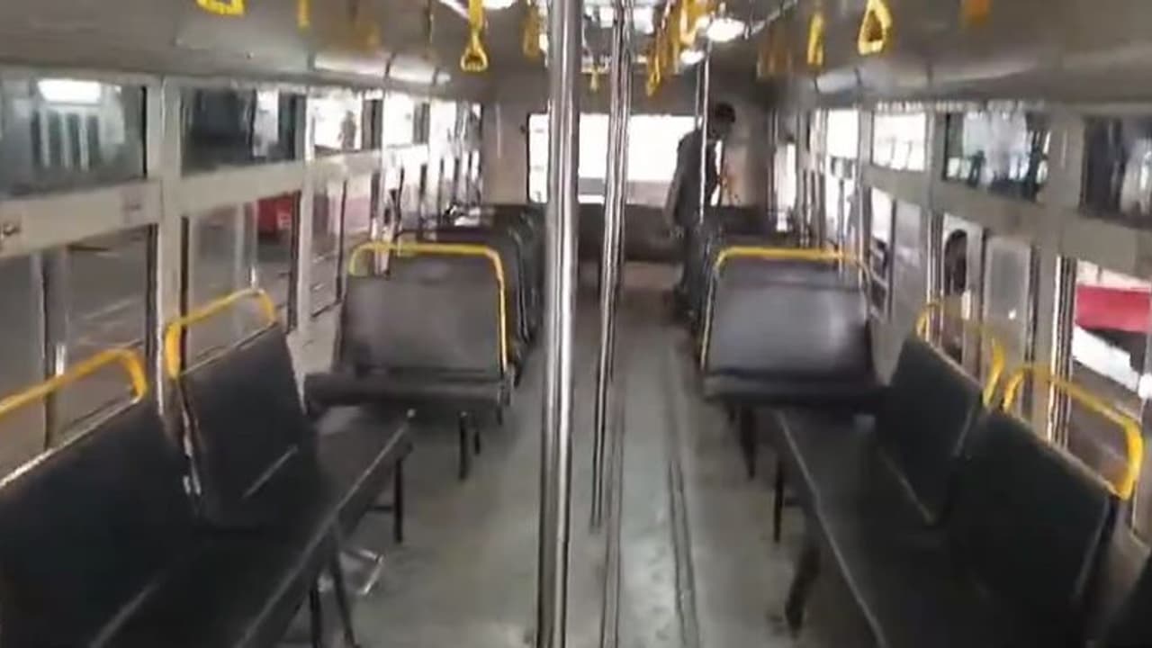 మహాలక్ష్మి ఎఫెక్ట్.. బస్సుల్లో సీట్ల అమరికను మార్చేసిన ఆర్టీసీ.. ఎందుకో తెలుసా ? మహాలక్ష్మి ఎఫెక్ట్.. బస్సుల్లో సీట్ల అమరికను మార్చేసిన ఆర్టీసీ.. ఎందుకో తెలుసా ?