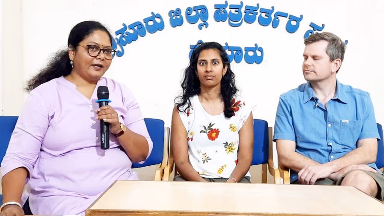 ಸ್ವೀಡನ್ ಕುಟುಂಬ ದತ್ತು ಪಡೆದಿದ್ದ ಯುವತಿ ಹೆತ್ತವರ ಹುಡುಕುತ್ತಾ ಮೈಸೂರಿಗೆ ಸ್ವೀಡನ್ ಕುಟುಂಬ ದತ್ತು ಪಡೆದಿದ್ದ ಯುವತಿ ಹೆತ್ತವರ ಹುಡುಕುತ್ತಾ ಮೈಸೂರಿಗೆ