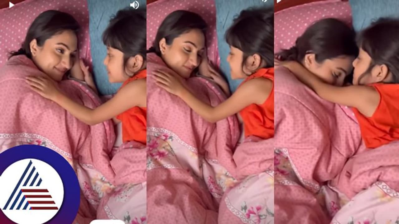 ಬಾನದಾರಿಯಲ್ಲಿ ಸೂರ್ಯ... ಹಾಡು ಹೇಳಿ ಸೀತಮ್ಮನನ್ನು ಮಲಗಿಸಿದ ಸಿಹಿ: ಸೋ ಕ್ಯೂಟ್​ ಎಂದ ಫ್ಯಾನ್ಸ್​