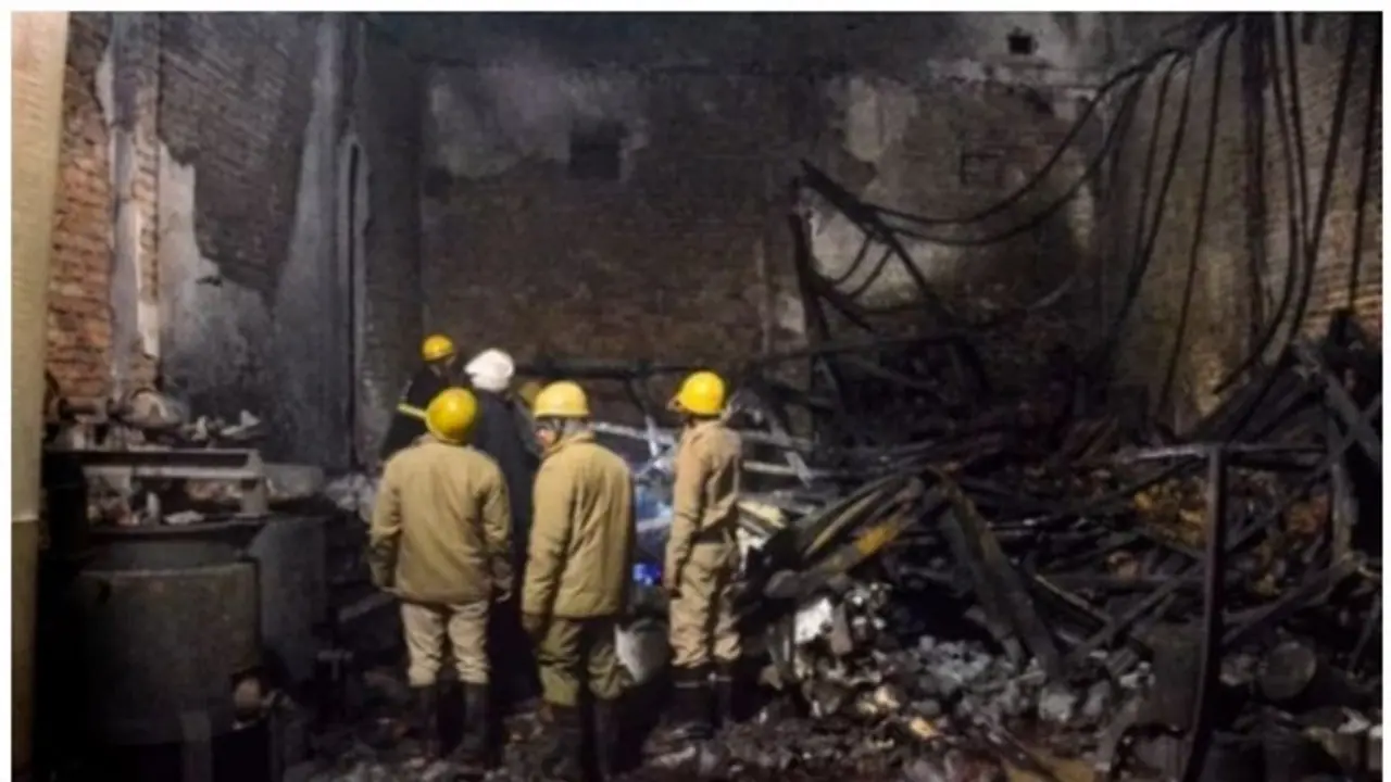 Fire Accident: హైదరాబాద్‌లోని కోటి మార్కెట్ లో అగ్నిప్రమాదం.. భారీగా ఆస్తి నష్టం.. 