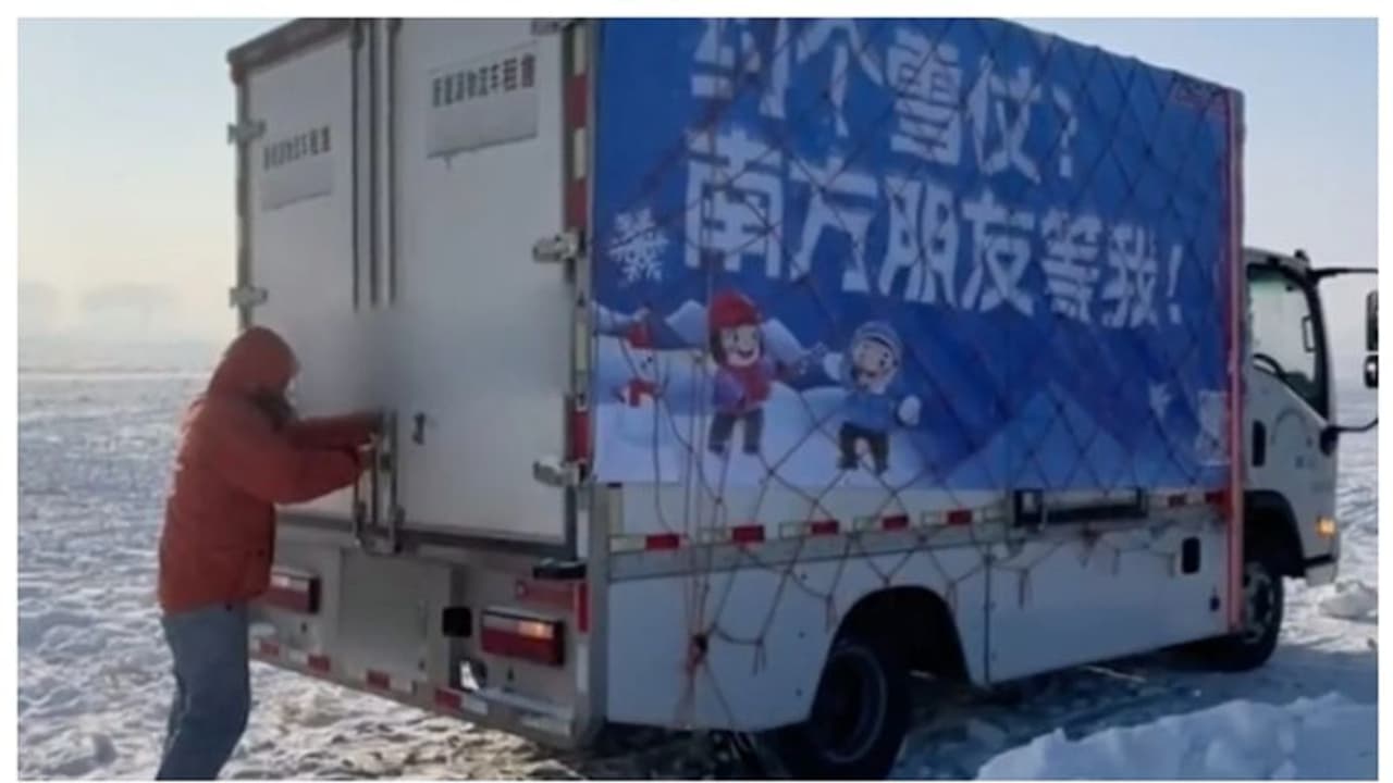  3,300 കിലോമീറ്റർ ദൂരം കണ്ടെയ്നറില്‍ 'മഞ്ഞ്' എത്തിച്ച് കമ്പനി; കാരണമറിഞ്ഞപ്പോള്‍ കൈയടി ! 