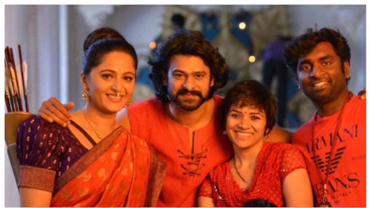 പ്രഭാസിന്റെയും അനുഷ്കയുടെയും യോഗ കോച്ച്; ബഹുബലി ക്യാമറമാന്റെ ഭാര്യ; ടോളിവുഡിനെ ഞെട്ടിച്ച് റൂഹിയുടെ മരണം.! പ്രഭാസിന്റെയും അനുഷ്കയുടെയും യോഗ കോച്ച്; ബഹുബലി ക്യാമറമാന്റെ ഭാര്യ; ടോളിവുഡിനെ ഞെട്ടിച്ച് റൂഹിയുടെ മരണം.!