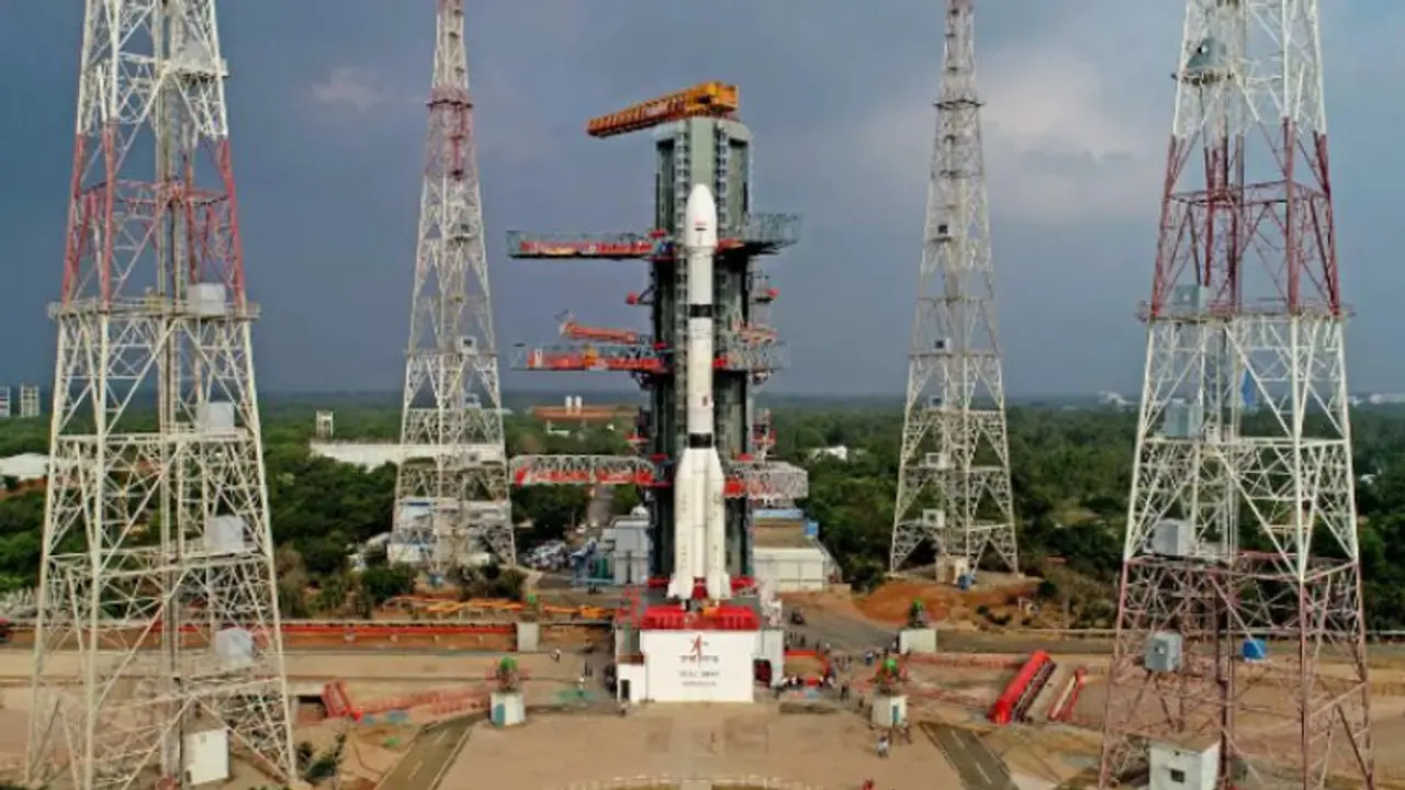 'നോട്ടി ബോയ്' നാളെ കുതിക്കും, ഇന്ത്യയുടെ പുതിയ കാലാവസ്ഥാ ഉപഗ്രഹവുമായി