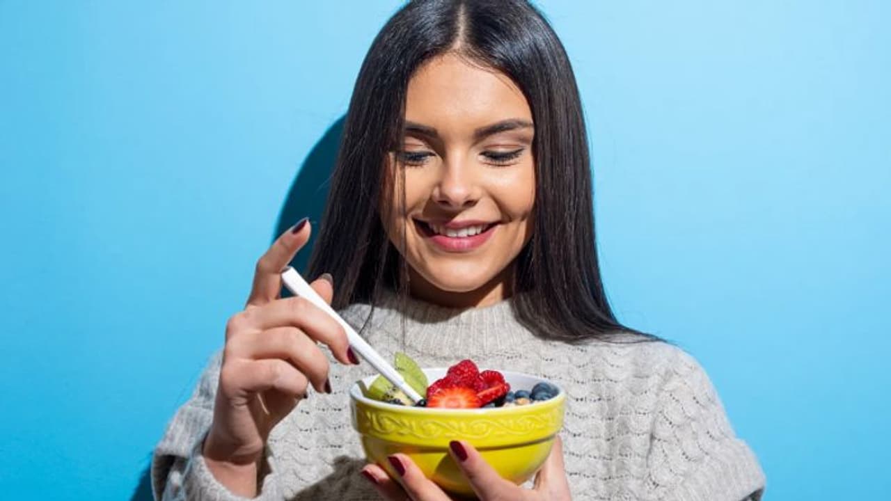 മുഖത്തെ ചുളിവുകളെ തടയാനും മുഖം ചെറുപ്പമായിരിക്കാനും ഡയറ്റില്‍ ഉള്‍പ്പെടുത്താം ഈ ഭക്ഷണങ്ങള്‍... 