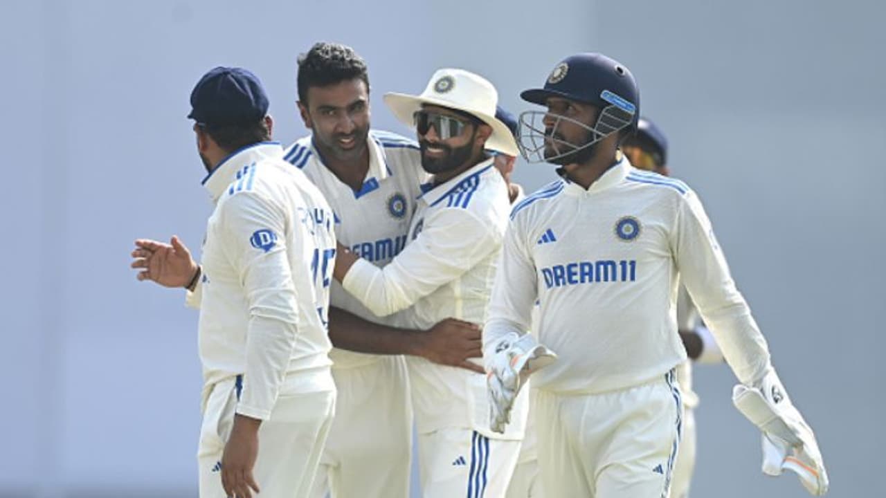 'മനുഷ്യാ, ഇന്ന് ഇത്ര മതി'; രവീന്ദ്ര ജഡേജയെ ട്രോളി രോഹിത് ശർമ്മ വീഡിയോ വൈറല് 'മനുഷ്യാ, ഇന്ന് ഇത്ര മതി'; രവീന്ദ്ര ജഡേജയെ ട്രോളി രോഹിത് ശർമ്മ വീഡിയോ വൈറല്