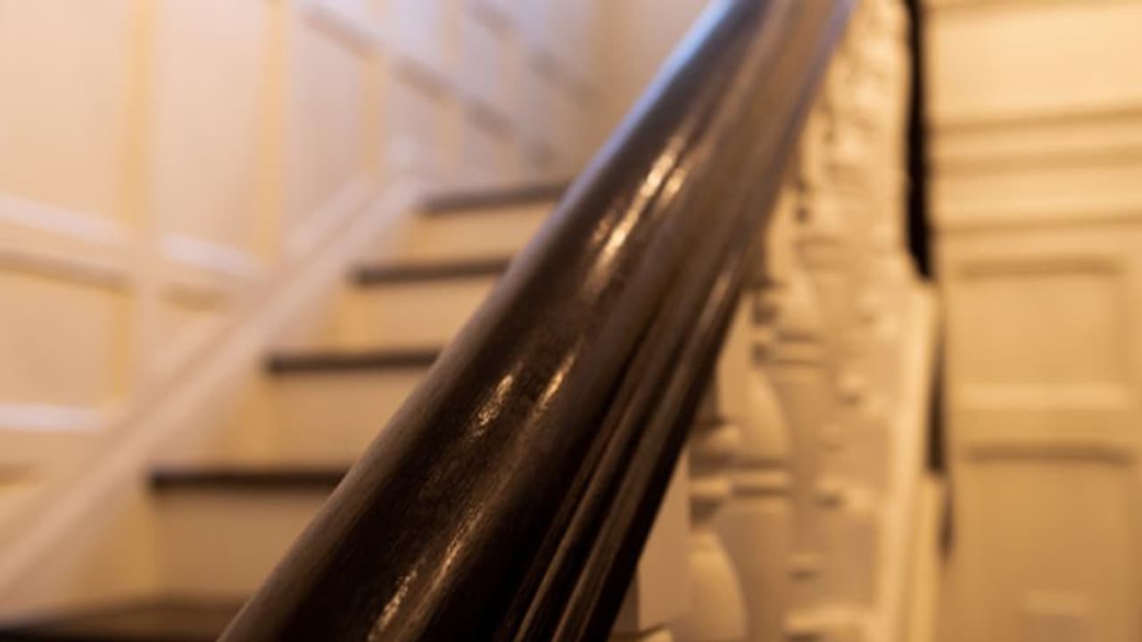 മൂന്നാം നിലയിൽ നിന്ന് സ്റ്റെയർകേസ് കൈവരിയിലൂടെ നിരങ്ങിയിറങ്ങാൻ ശ്രമം, വിദ്യാർത്ഥിക്ക് ദാരുണാന്ത്യം മൂന്നാം നിലയിൽ നിന്ന് സ്റ്റെയർകേസ് കൈവരിയിലൂടെ നിരങ്ങിയിറങ്ങാൻ ശ്രമം, വിദ്യാർത്ഥിക്ക് ദാരുണാന്ത്യം