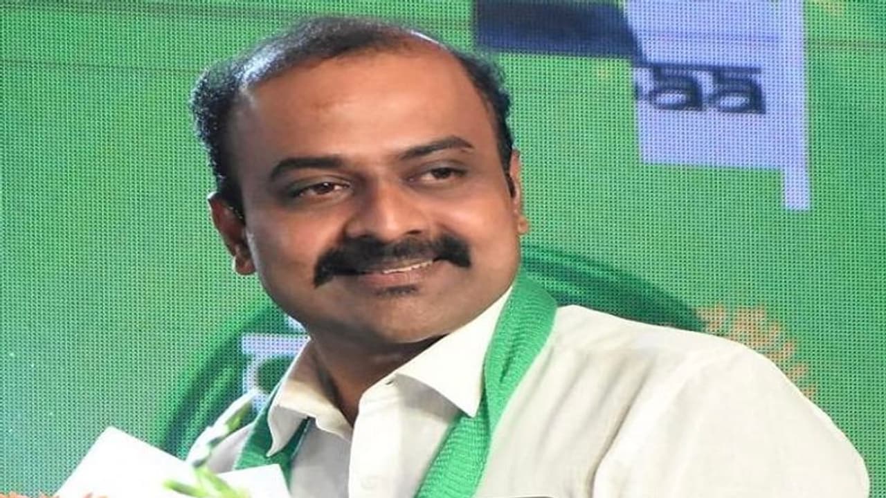 ನೀರಿನ ಹರಿವಿನ ವಿರುದ್ಧ ಈಜಿದವರದ್ದೇ ಜಗತ್ತು: ಅಜಿತ್ ಹನಮಕ್ಕನವರ್ ನೀರಿನ ಹರಿವಿನ ವಿರುದ್ಧ ಈಜಿದವರದ್ದೇ ಜಗತ್ತು: ಅಜಿತ್ ಹನಮಕ್ಕನವರ್