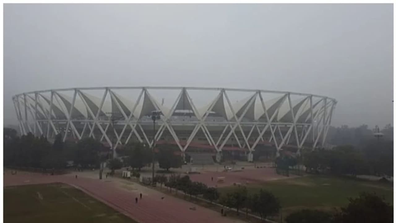 വിവാഹ ചടങ്ങിന് വേണ്ടി ജവഹർലാൽ നെഹ്റു സ്റ്റേഡിയത്തിലൊരുക്കിയ പന്തൽ തകർന്നുവീണു; 11 പേര്ക്ക് പരിക്ക് വിവാഹ ചടങ്ങിന് വേണ്ടി ജവഹർലാൽ നെഹ്റു സ്റ്റേഡിയത്തിലൊരുക്കിയ പന്തൽ തകർന്നുവീണു; 11 പേര്ക്ക് പരിക്ക്