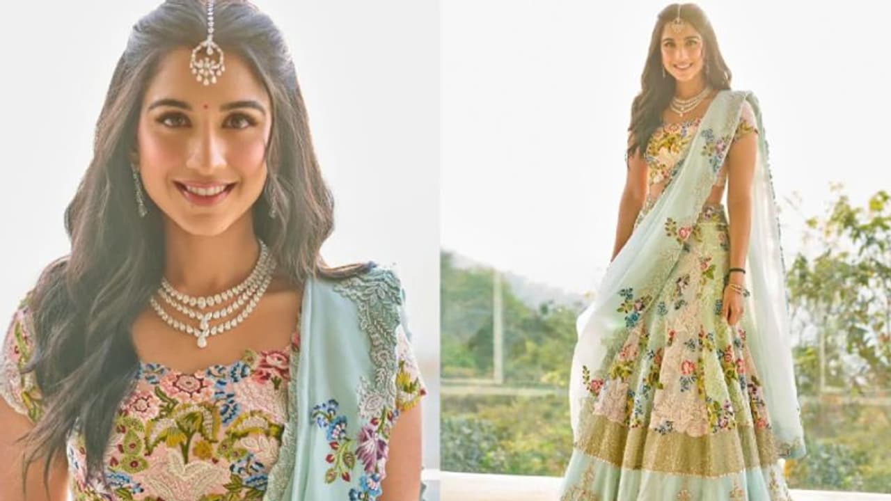 ஆனந்த் அம்பானி ராதிகா ஜோடி.. குஜராத்தில் துவங்கியது "Pre Wedding" கொண்டாட்டங்கள் வைரலான ராதிகாவின் Photos! ஆனந்த் அம்பானி ராதிகா ஜோடி.. குஜராத்தில் துவங்கியது "Pre Wedding" கொண்டாட்டங்கள் வைரலான ராதிகாவின் Photos!