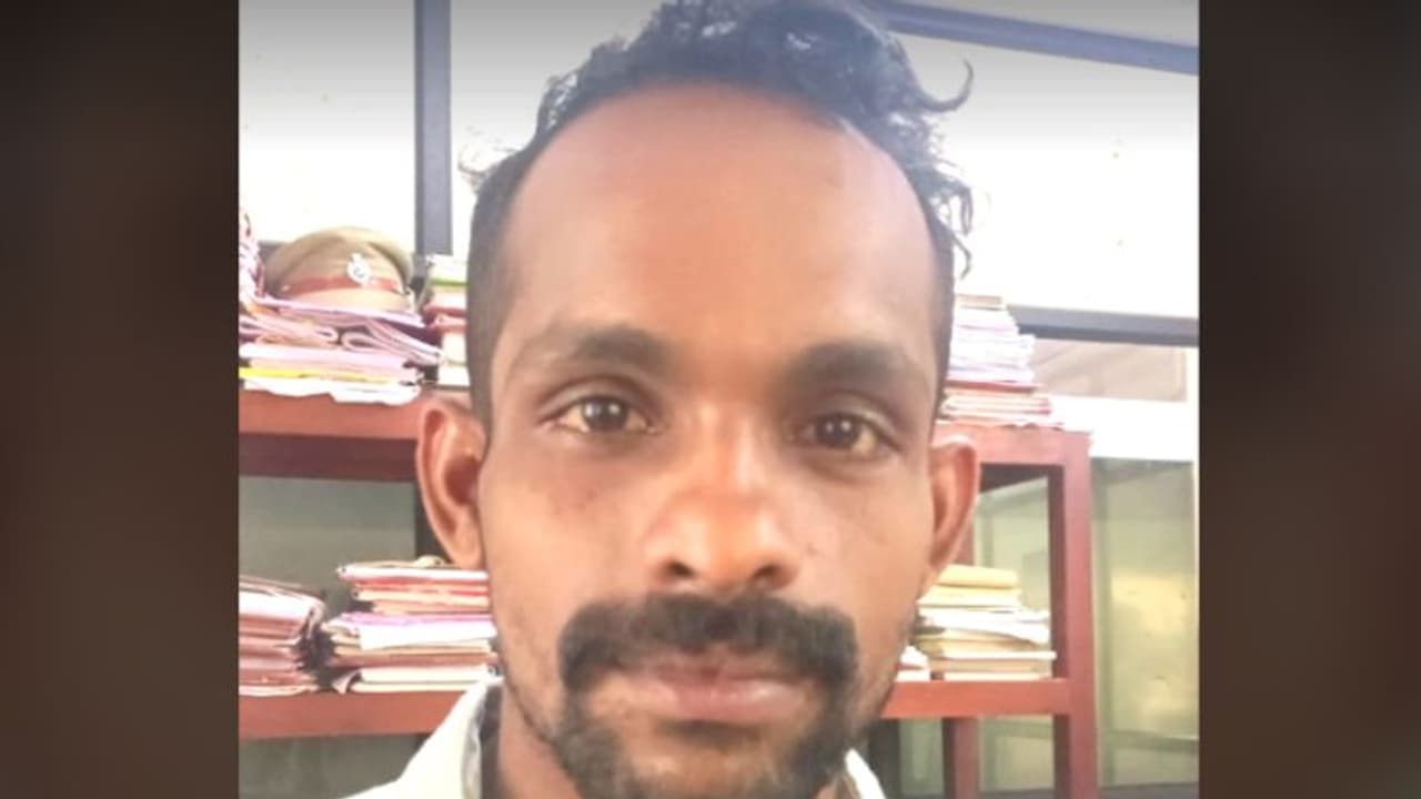 പള്ളിയിൽ പോകാനിറങ്ങിയ വീട്ടമ്മയ്ക്ക് നേരെ ചാടി വീണ് യുവാവ്; ചവിട്ടി വീഴ്ത്തി കവർന്നത് 2 പവന്റെ മാല, അറസ്റ്റ് പള്ളിയിൽ പോകാനിറങ്ങിയ വീട്ടമ്മയ്ക്ക് നേരെ ചാടി വീണ് യുവാവ്; ചവിട്ടി വീഴ്ത്തി കവർന്നത് 2 പവന്റെ മാല, അറസ്റ്റ്