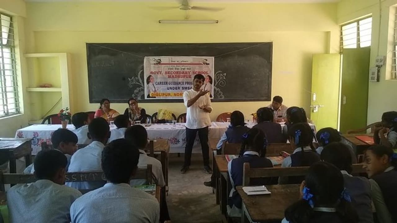 Interview: थ्री ईडियट्स का रैंचो ये लड़का! अंडमान निकोबार में चलाते हैं इनोवेटिव स्कूल, 50 से ज्यादा इनोवेशन Interview: थ्री ईडियट्स का रैंचो ये लड़का! अंडमान निकोबार में चलाते हैं इनोवेटिव स्कूल, 50 से ज्यादा इनोवेशन