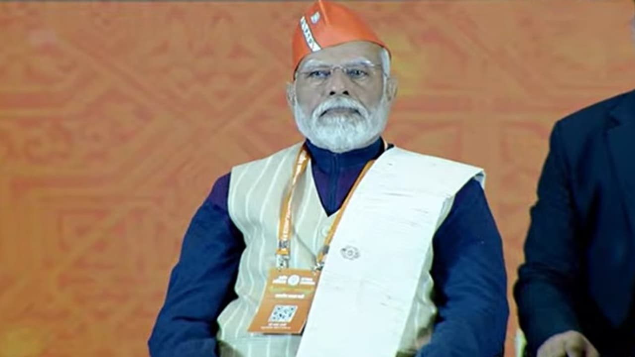 జమ్మూ కాశ్మీర్ లో పర్యటించనున్న ప్రధాని మోడీ, అనేక ప్రాజెక్టులు జాతికి అంకితం.. పూర్తి వివరాలివే... జమ్మూ కాశ్మీర్ లో పర్యటించనున్న ప్రధాని మోడీ, అనేక ప్రాజెక్టులు జాతికి అంకితం.. పూర్తి వివరాలివే...