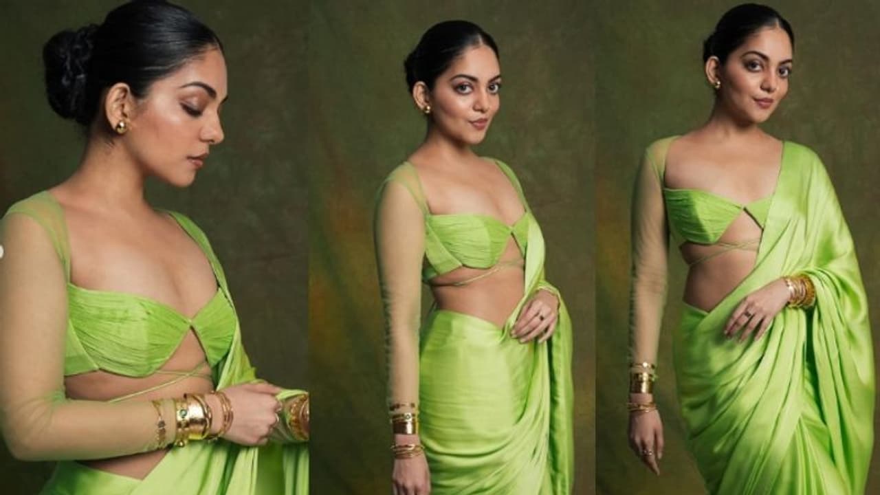 സാരിയിൽ ഗ്ലാമറസായി അഹാന; ഫോട്ടോകൾക്ക് കയ്യടി, ഒപ്പം ബോഡി ഷെയ്മിംഗ് കമന്റുകളും സാരിയിൽ ഗ്ലാമറസായി അഹാന; ഫോട്ടോകൾക്ക് കയ്യടി, ഒപ്പം ബോഡി ഷെയ്മിംഗ് കമന്റുകളും