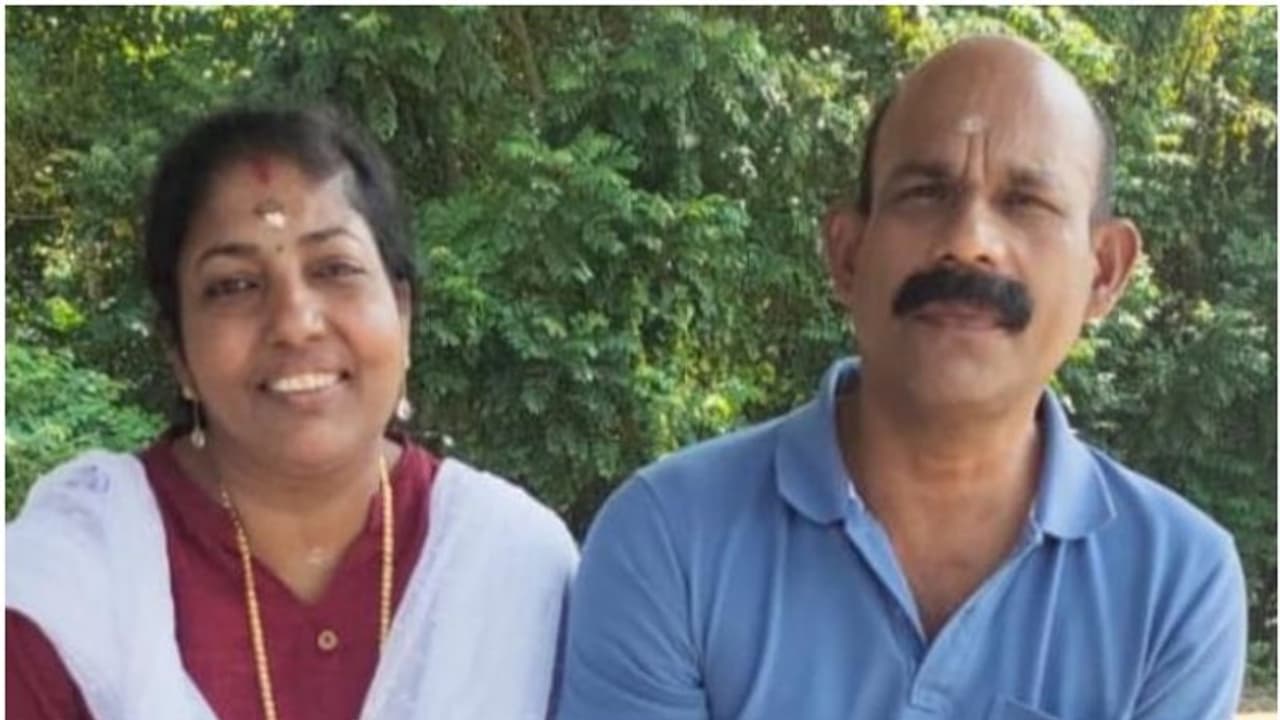 'എന്ത് വന്നാലും മകളെ മൃതദേഹം കാണിക്കരുത്'; ഉണ്ണികൃഷ്ണപിള്ളയും ബിന്ദുവും ജീവനൊടുക്കിയത് കുറിപ്പെഴുതി വെച്ച് 'എന്ത് വന്നാലും മകളെ മൃതദേഹം കാണിക്കരുത്'; ഉണ്ണികൃഷ്ണപിള്ളയും ബിന്ദുവും ജീവനൊടുക്കിയത് കുറിപ്പെഴുതി വെച്ച്