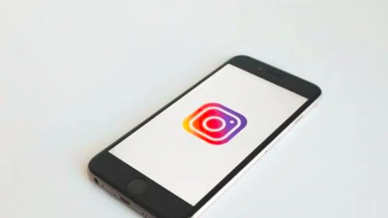 ಇನ್ಸ್ಟಾಗ್ರಾಂ ರೀಲ್ಸ್‌ಗೆ ದಾಸಳಾಗಿದ್ದ ಮಹಿಳೆ: ಗಂಡ ಮೊಬೈಲ್ ಕಿತ್ತುಕೊಂಡಿದ್ದಕ್ಕೆ ನೇಣಿಗೆ ಶರಣು