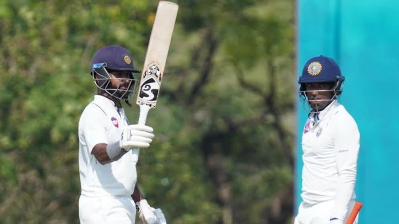 കട്ടയ്ക്ക് പ്രതിരോധം! ഒരു വിക്കറ്റ് വീഴ്ത്താനായില്ല; രഞ്ജിയില് കേരളത്തിനെതിരെ സമനില പിടിച്ചുവാങ്ങി ആന്ധ്ര കട്ടയ്ക്ക് പ്രതിരോധം! ഒരു വിക്കറ്റ് വീഴ്ത്താനായില്ല; രഞ്ജിയില് കേരളത്തിനെതിരെ സമനില പിടിച്ചുവാങ്ങി ആന്ധ്ര