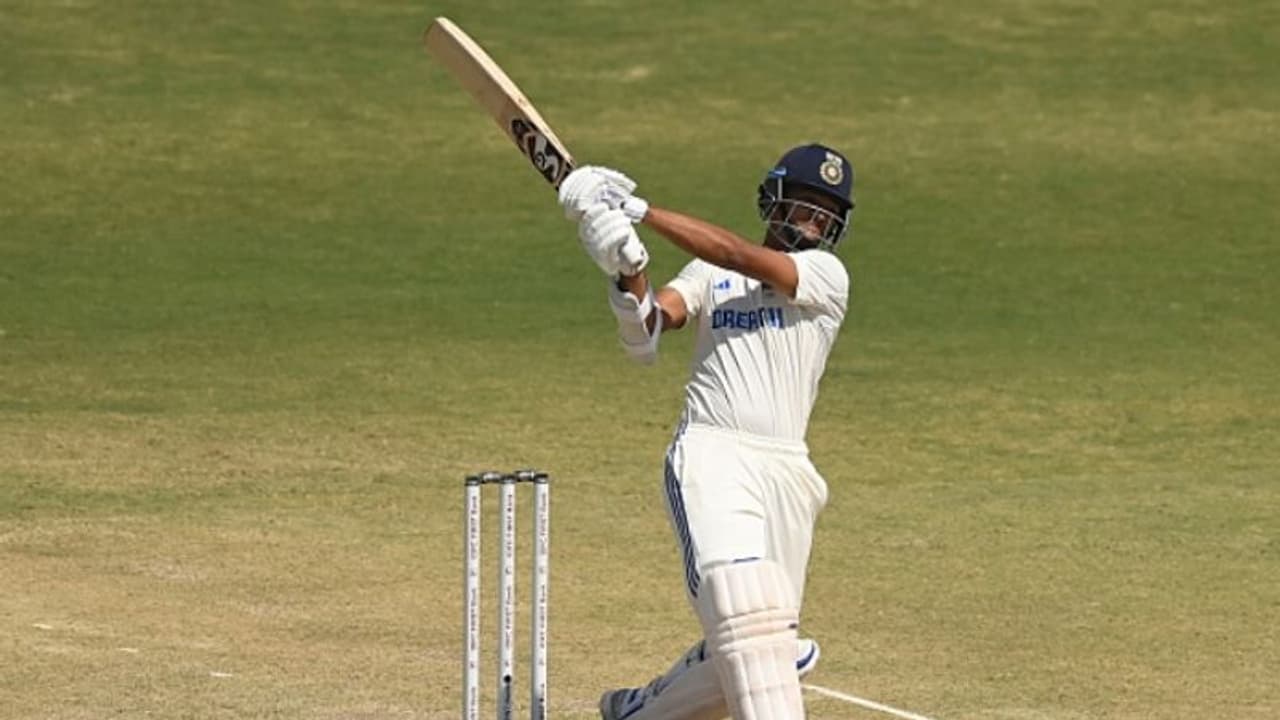 ഇംഗ്ലണ്ട് ഇതിഹാസത്തെ ഇതുപോലാരും പഞ്ഞിക്കിട്ടിട്ടില്ല; ആന്ഡേഴ്സണെതിരെ അടുപ്പിച്ച് 3 സിക്സ് പറത്തി യശസ്വി ഇംഗ്ലണ്ട് ഇതിഹാസത്തെ ഇതുപോലാരും പഞ്ഞിക്കിട്ടിട്ടില്ല; ആന്ഡേഴ്സണെതിരെ അടുപ്പിച്ച് 3 സിക്സ് പറത്തി യശസ്വി