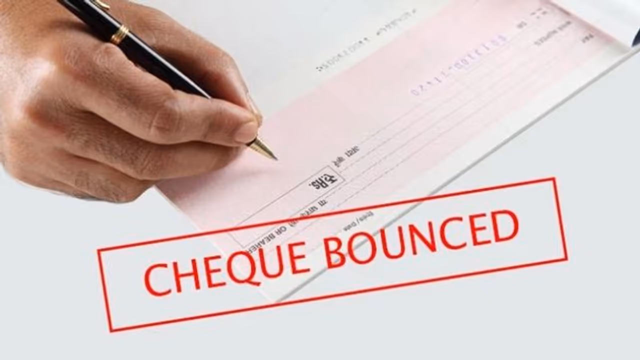 చెక్ బౌన్స్ అయ్యిందా.. ఈ 5 తప్పులు చేయకండి.. లేదంటే జైలుకే.. చెక్ బౌన్స్ అయ్యిందా.. ఈ 5 తప్పులు చేయకండి.. లేదంటే జైలుకే..