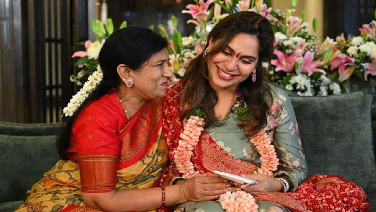 అత్త సురేఖకి కోడలు ఉపాసన అదిరిపోయే బర్త్ డే గిఫ్ట్.. `అత్తమ్మ కిచెన్` ప్రారంభం.. అత్త సురేఖకి కోడలు ఉపాసన అదిరిపోయే బర్త్ డే గిఫ్ట్.. `అత్తమ్మ కిచెన్` ప్రారంభం..