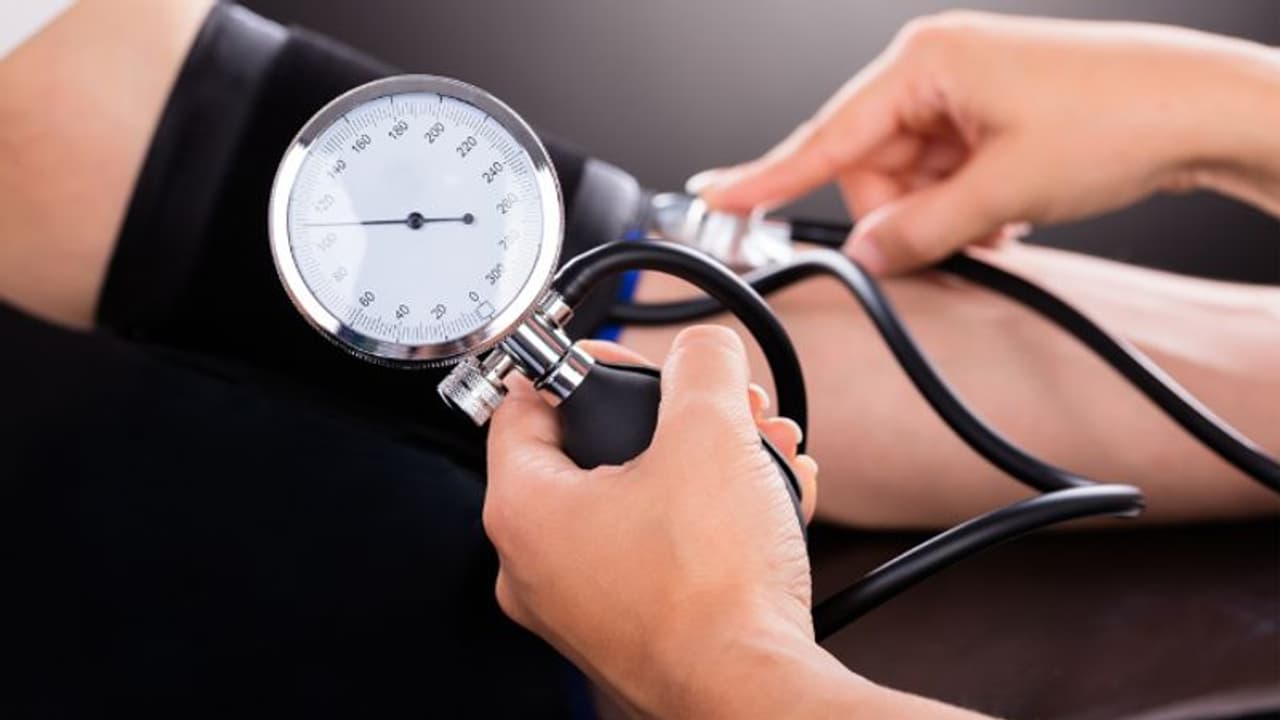 ബിപി കുറയ്ക്കാന് ദിവസവും കഴിക്കാം ഈ ആറ് ഭക്ഷണങ്ങള്... ബിപി കുറയ്ക്കാന് ദിവസവും കഴിക്കാം ഈ ആറ് ഭക്ഷണങ്ങള്...