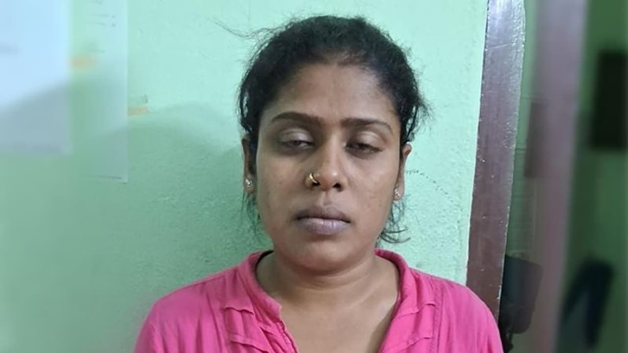 ആലുവയിൽ സുഹൃത്തിനൊപ്പം താമസിച്ചിരുന്ന യുവതിയെ കുളിമുറിയിൽ മരിച്ച നിലയിൽ കണ്ടെത്തി; അന്വേഷണം ആലുവയിൽ സുഹൃത്തിനൊപ്പം താമസിച്ചിരുന്ന യുവതിയെ കുളിമുറിയിൽ മരിച്ച നിലയിൽ കണ്ടെത്തി; അന്വേഷണം