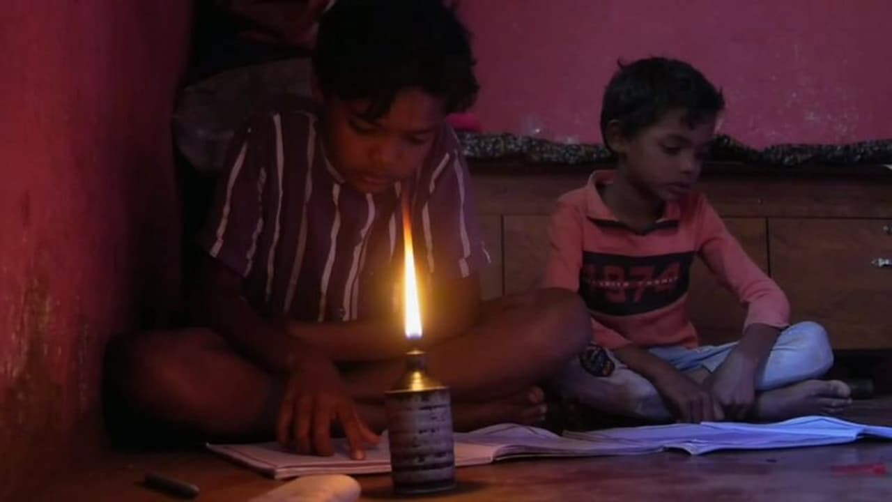 ಕೊಡಗಿನ ಚಿನ್ನೇನಹಳ್ಳಿ ಹಾಡಿಯ ಜೇನುಕುರುಬ ಆದಿವಾಸಿ ಕುಟುಂಬಗಳಿಗಿಲ್ಲ ಗೃಹಜ್ಯೋತಿ ಭಾಗ್ಯ!