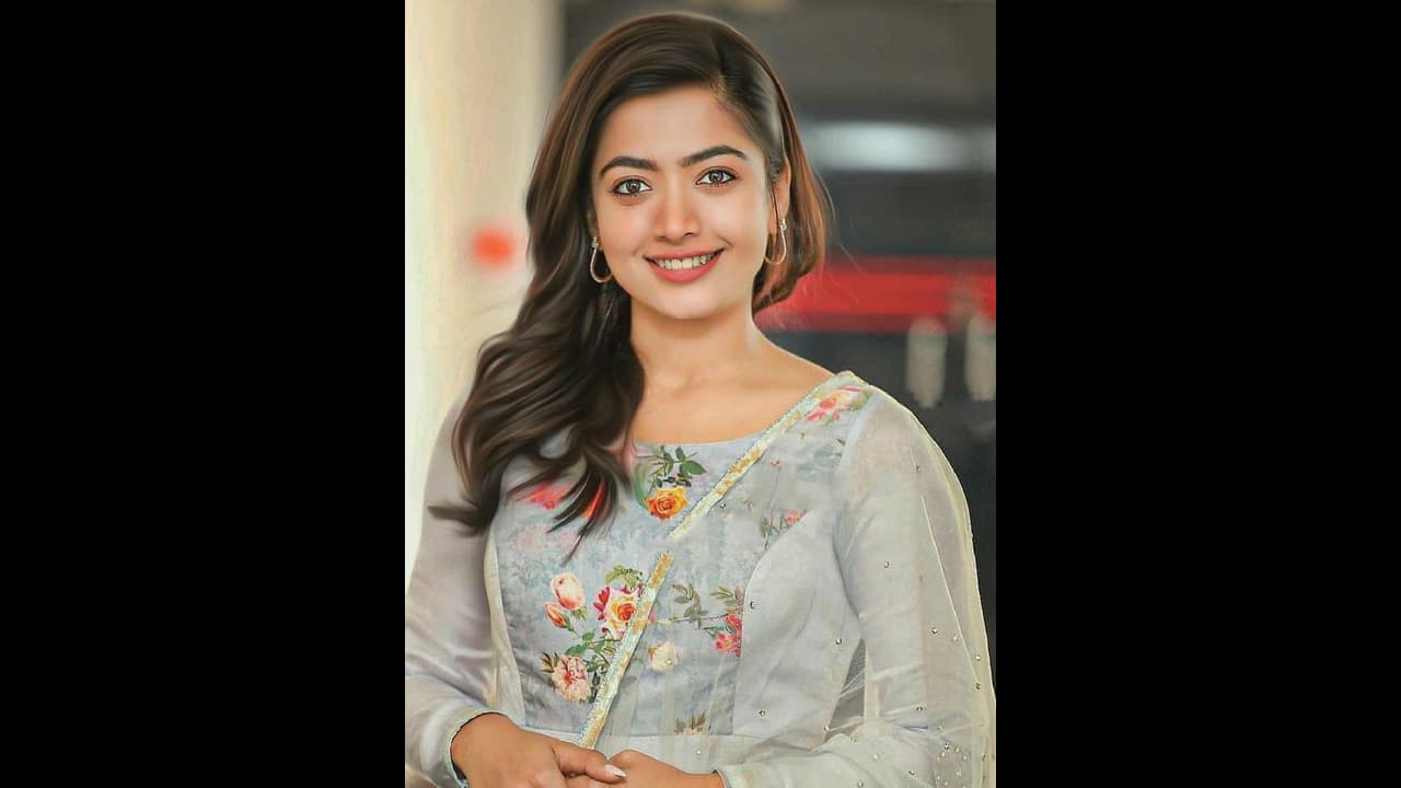 యానిమల్ సక్సెస్ అందుకే ఆస్వాదించలేకపోయా... రష్మిక మందాన ఆసక్తికర వ్యాఖ్యలు యానిమల్ సక్సెస్ అందుకే ఆస్వాదించలేకపోయా... రష్మిక మందాన ఆసక్తికర వ్యాఖ్యలు