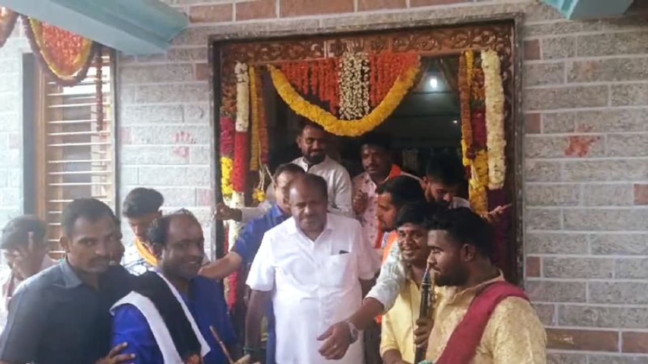 ರಾಜ್ಯ ಇನ್ನೂ ದಿವಾಳಿ ಆಗಿಲ್ಲ, ಇನ್ನಷ್ಟು ಗ್ಯಾರಂಟಿ ಕೊಡಿ: ಎಚ್‌ಡಿಕೆ ತಿರುಗೇಟು