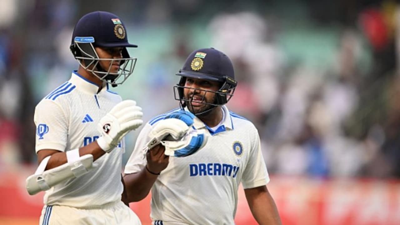 'അവനെക്കുറിച്ച് കൂടുതലൊന്നും പറയാനില്ല'; ഡബിൾ സെഞ്ചുറിയടിച്ചിട്ടും യശസ്വിയെ പ്രശംസിക്കാൻ മടിച്ച് രോഹിത് ശർമ 'അവനെക്കുറിച്ച് കൂടുതലൊന്നും പറയാനില്ല'; ഡബിൾ സെഞ്ചുറിയടിച്ചിട്ടും യശസ്വിയെ പ്രശംസിക്കാൻ മടിച്ച് രോഹിത് ശർമ