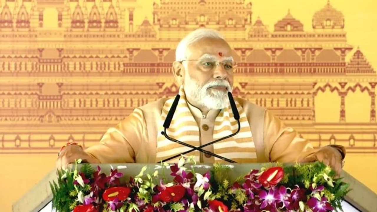 PM Modi in Kalki Dham: 'मां का वादा पूरा करने को बेटा कैसे खपा सकता है जीवन...प्रमोद कृष्णम ने दिखाया'