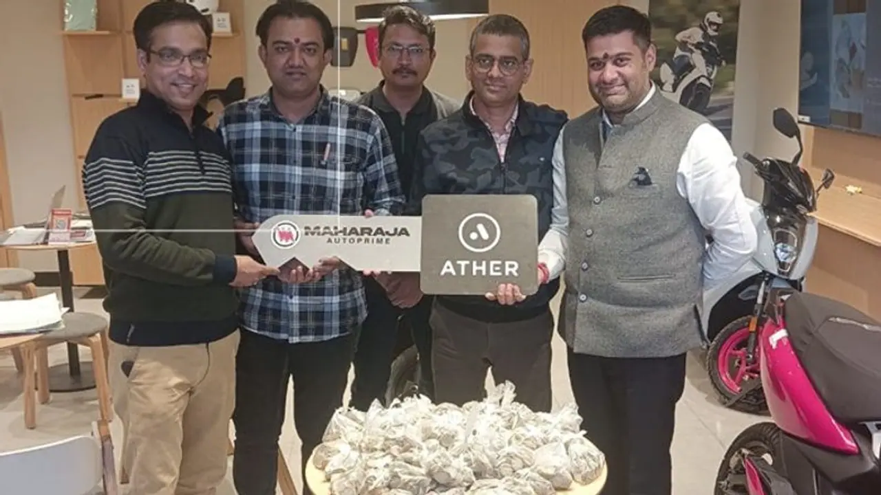 10 ರೂ ನಾಣ್ಯ ಕೂಡಿಟ್ಟು 1.10 ಲಕ್ಷ ಬೆಲೆಯ ಎದರ್ ಸ್ಕೂಟರ್ ಖರೀದಿ,ಸಂತಸ ವ್ಯಕ್ತಪಡಿಸಿದ ಸಿಇಒ!