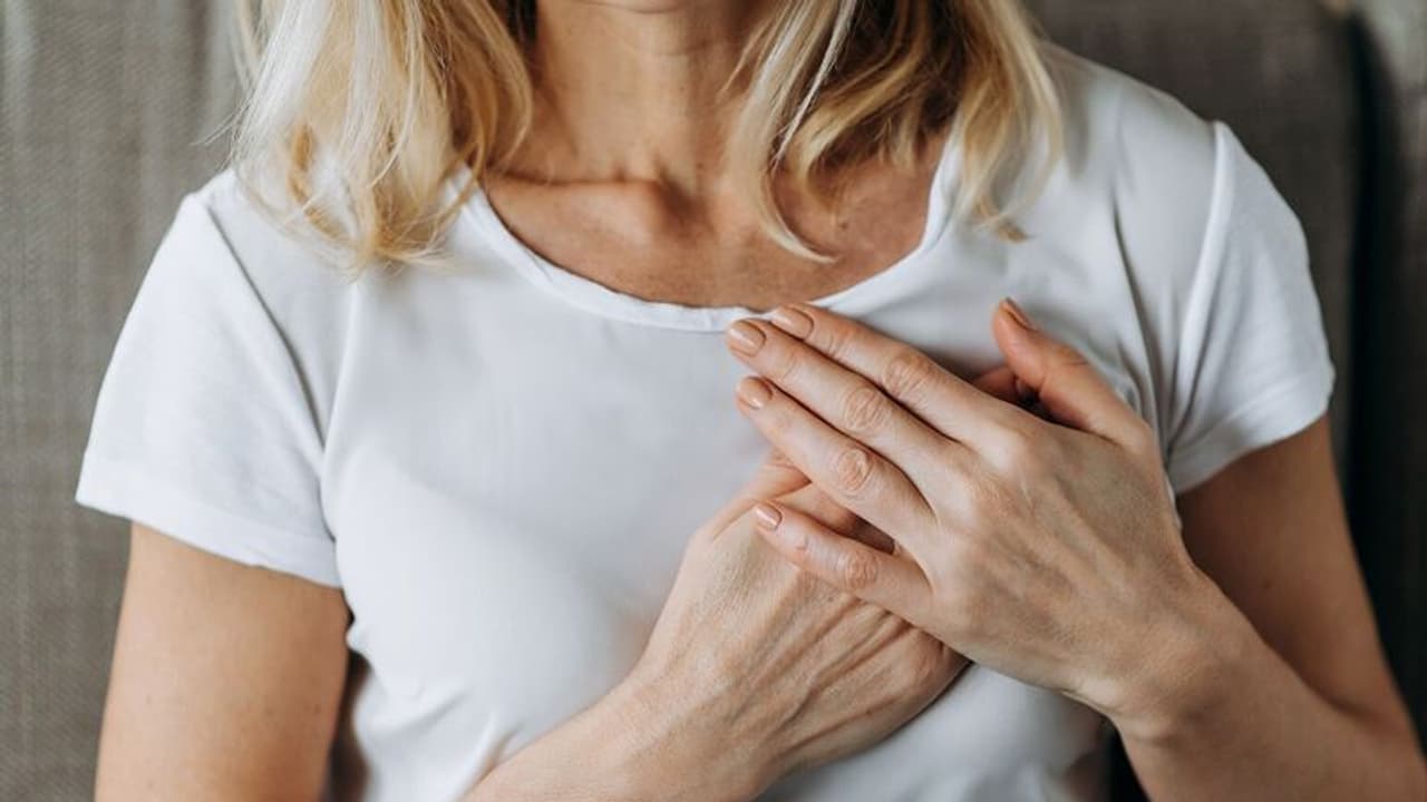 ആർത്തവവിരാമത്തിന് ശേഷം ഹൃദയാഘാതം ഉണ്ടാകുന്നത് തടയാൻ ചെയ്യേണ്ടത് എന്തൊക്കെ? ആർത്തവവിരാമത്തിന് ശേഷം ഹൃദയാഘാതം ഉണ്ടാകുന്നത് തടയാൻ ചെയ്യേണ്ടത് എന്തൊക്കെ?