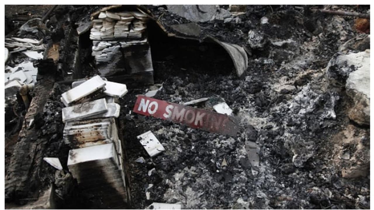 സോംബി ഫയർസ്; കടുത്ത മഞ്ഞ് കാലത്തും അവസാനിക്കാത്ത പുകയുമായി കാനഡയിലെ കാട്ടുതീ !