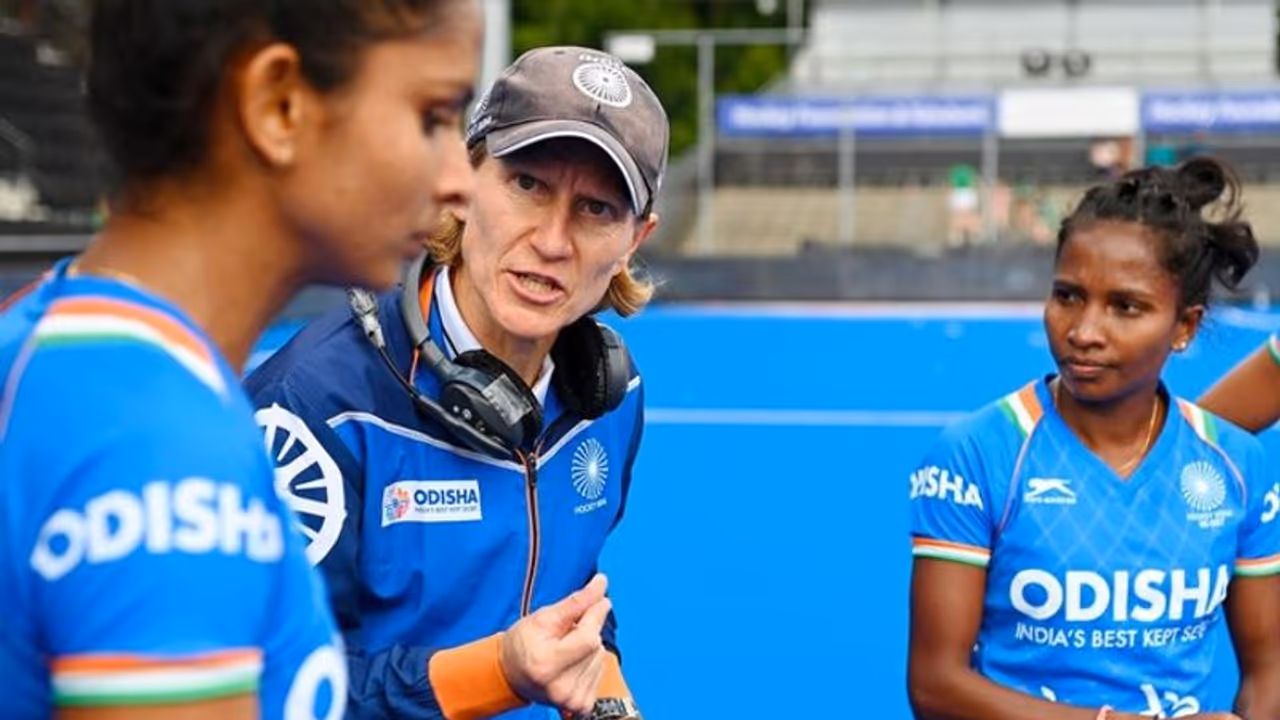 ಭಾರತ ಮಹಿಳಾ ಹಾಕಿ ಕೋಚ್‌ ಜಾನೆಕ್‌ ಶಾಪ್ಮನ್‌ ರಾಜೀನಾಮೆ