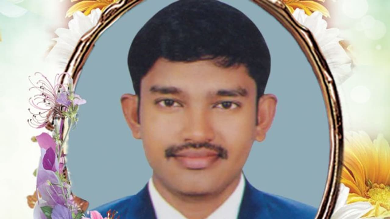 ബെംഗളൂരുവിൽ നിന്ന് കൊച്ചിയിലേക്ക് വിമാനയാത്ര; വിമാനത്താവളത്തിന്റെ പാര്ക്കിങ് ഏരിയയിൽ യുവാവ് മരിച്ച നിലയിൽ ബെംഗളൂരുവിൽ നിന്ന് കൊച്ചിയിലേക്ക് വിമാനയാത്ര; വിമാനത്താവളത്തിന്റെ പാര്ക്കിങ് ഏരിയയിൽ യുവാവ് മരിച്ച നിലയിൽ