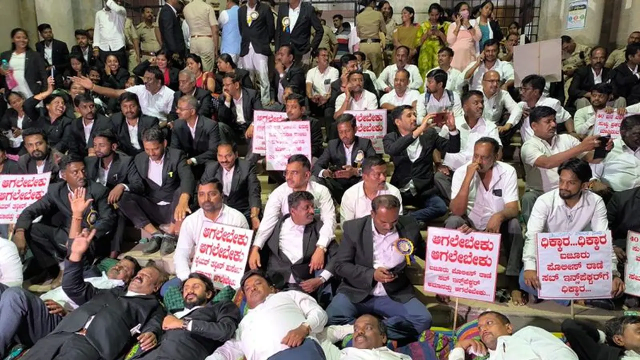 40 ವಕೀಲರ ಮೇಲೆ ಸುಳ್ಳು ಎಫ್‌ಐಆರ್: ಪಿಎಸ್ಐ ಸಸ್ಪೆಂಡ್ ಮಾಡುವಂತೆ ನ್ಯಾಯವಾದಿಗಳ ಪ್ರತಿಭಟನೆ!