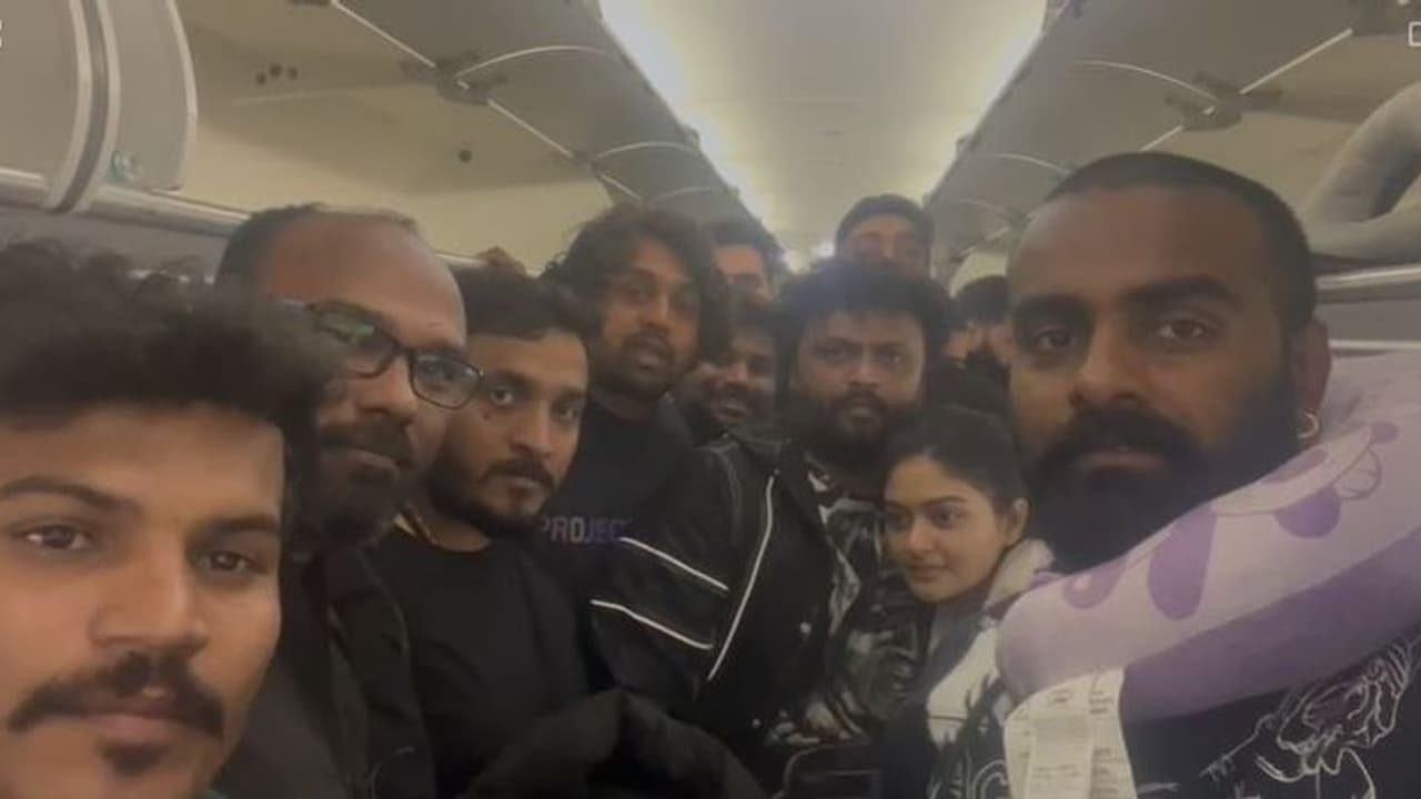 ಸಾವಿನ ದವಡೆಯಿಂದ ಬಚಾವ್ ಆಗಿ ಬಂದ ಮಾರ್ಟಿನ್ ಚಿತ್ರತಂಡ : ಶ್ರೀನಗರಕ್ಕೆ ತೆರಳುತ್ತಿದ್ದಾಗ ಅವಘಡ ಸಾವಿನ ದವಡೆಯಿಂದ ಬಚಾವ್ ಆಗಿ ಬಂದ ಮಾರ್ಟಿನ್ ಚಿತ್ರತಂಡ : ಶ್ರೀನಗರಕ್ಕೆ ತೆರಳುತ್ತಿದ್ದಾಗ ಅವಘಡ