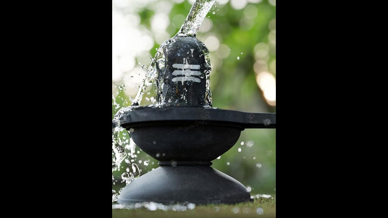 சிவலிங்கத்தின் பிரசாதத்தை சாப்பிடக்கூடாதாம்! அது ஏன் தெரியுமா?