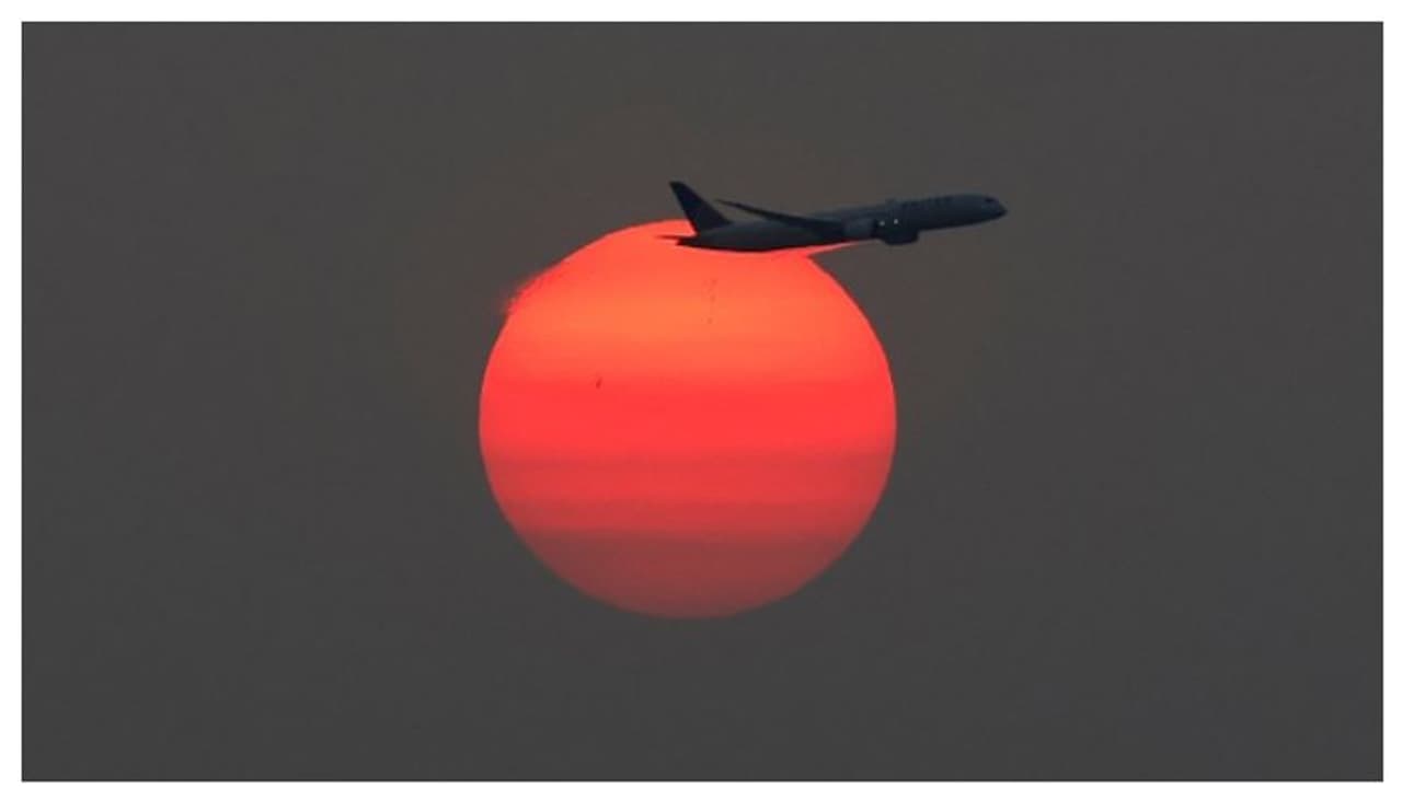 ആഴ്ചയില് രണ്ട് ദിവസം കോളേജില് പോകുന്നത് ഫ്ലൈറ്റില്; അതിന് കാരണമുണ്ടെന്ന് കനേഡിയന് വിദ്യാര്ത്ഥി! ആഴ്ചയില് രണ്ട് ദിവസം കോളേജില് പോകുന്നത് ഫ്ലൈറ്റില്; അതിന് കാരണമുണ്ടെന്ന് കനേഡിയന് വിദ്യാര്ത്ഥി!