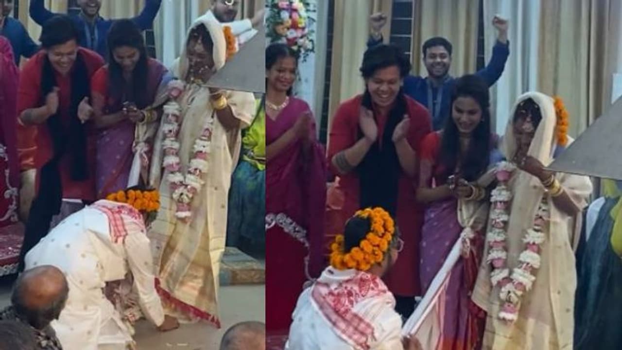 വധുവിന്റെ കാൽതൊട്ട് വന്ദിച്ച് വരൻ, കയ്യടിച്ച് കുടുംബം, വിമർശിച്ചവര്ക്ക് ചുട്ട മറുപടി വധുവിന്റെ കാൽതൊട്ട് വന്ദിച്ച് വരൻ, കയ്യടിച്ച് കുടുംബം, വിമർശിച്ചവര്ക്ക് ചുട്ട മറുപടി