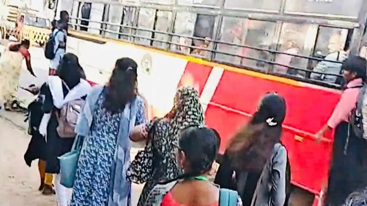 Viral Video: Telangana woman narrowly escapes death after almost slipping under bus in Lothkunta (WATCH) Viral Video: Telangana woman narrowly escapes death after almost slipping under bus in Lothkunta (WATCH)