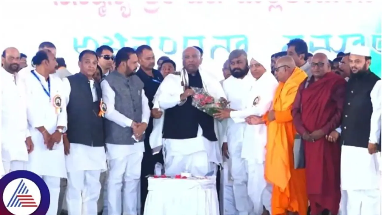 ನ್ಯೂಸ್ ಚಾನಲ್ಗಳು ಕಾಂಗ್ರೆಸ್ಗೆ ಬೆಂಬಲಿಸಿದರೆ, ಪ್ರಜಾಪ್ರಭುತ್ವ ಉಳಿಯುತ್ತದೆ; ಮಲ್ಲಿಕಾರ್ಜುನ ಖರ್ಗೆ ನ್ಯೂಸ್ ಚಾನಲ್ಗಳು ಕಾಂಗ್ರೆಸ್ಗೆ ಬೆಂಬಲಿಸಿದರೆ, ಪ್ರಜಾಪ್ರಭುತ್ವ ಉಳಿಯುತ್ತದೆ; ಮಲ್ಲಿಕಾರ್ಜುನ ಖರ್ಗೆ