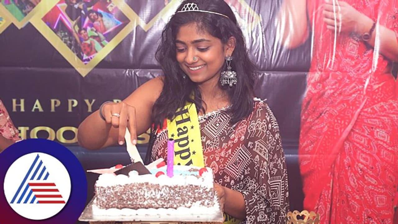 'ಪ್ರೀತಿಸುವ ಫ್ಯಾನ್ಗಳಿರುವಾಗ ಗೌರವಿಸದವರ ಅನುಮೋದನೆ ಏಕೆ ಬೇಕು?' ಬರ್ತ್ಡೇ ದಿನ ಭೂಮಿ ಶೆಟ್ಟಿ ಟಾಂಗ್ ಕೊಟ್ಟಿದ್ದು ಯಾರಿಗೆ? 'ಪ್ರೀತಿಸುವ ಫ್ಯಾನ್ಗಳಿರುವಾಗ ಗೌರವಿಸದವರ ಅನುಮೋದನೆ ಏಕೆ ಬೇಕು?' ಬರ್ತ್ಡೇ ದಿನ ಭೂಮಿ ಶೆಟ್ಟಿ ಟಾಂಗ್ ಕೊಟ್ಟಿದ್ದು ಯಾರಿಗೆ?