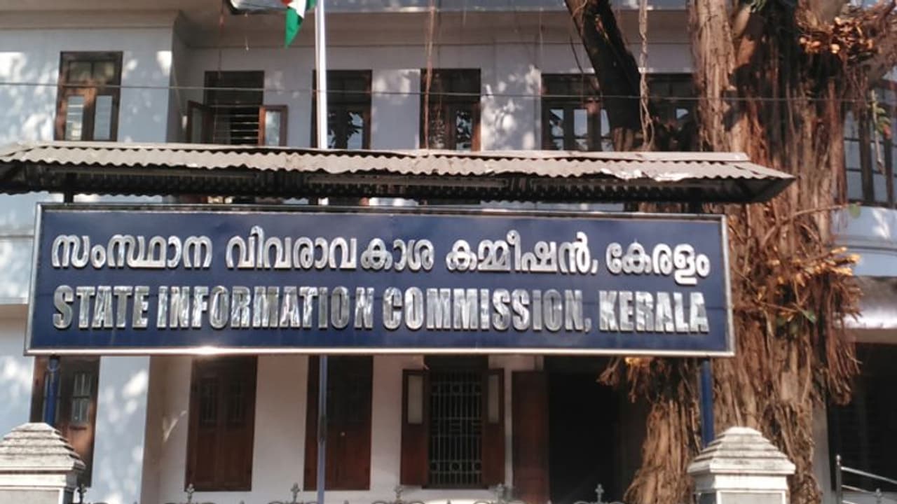 വിവരാവകാശ അപേക്ഷകരിൽ നിന്ന് അധികതുക വാങ്ങി; സ്വന്തം നിലയ്ക്ക് ഓഫീസർമാർ തിരികെ നൽകണം, കാരണം കാണിക്കാൻ നോട്ടീസും