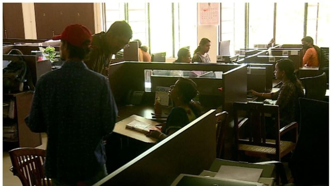 'പലതവണ പറഞ്ഞതാണ് ബില്ലടക്കാൻ', ഒടുവിൽ ഫ്യൂസൂരി കെഎസ്ഇബി; കളക്ടറേറ്റിൽ ഇന്ന് കറന്റ് വന്നേക്കും; കളക്ടർ ഇടപെട്ടു 'പലതവണ പറഞ്ഞതാണ് ബില്ലടക്കാൻ', ഒടുവിൽ ഫ്യൂസൂരി കെഎസ്ഇബി; കളക്ടറേറ്റിൽ ഇന്ന് കറന്റ് വന്നേക്കും; കളക്ടർ ഇടപെട്ടു