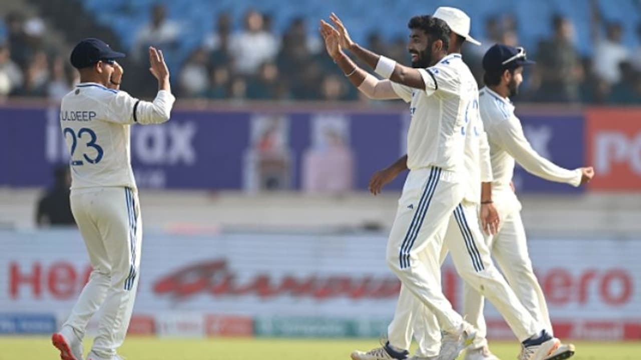 'ഇന്ത്യൻ താരങ്ങൾ കറുത്ത ആം ബാൻഡ് ധരിച്ചത് മൂന്നാം ദിവസം, ഓസ്ട്രേലിയ ആയിരുന്നെങ്കിൽ'... തുറന്നു പറഞ്ഞ് ഗവാസ്കർ 'ഇന്ത്യൻ താരങ്ങൾ കറുത്ത ആം ബാൻഡ് ധരിച്ചത് മൂന്നാം ദിവസം, ഓസ്ട്രേലിയ ആയിരുന്നെങ്കിൽ'... തുറന്നു പറഞ്ഞ് ഗവാസ്കർ